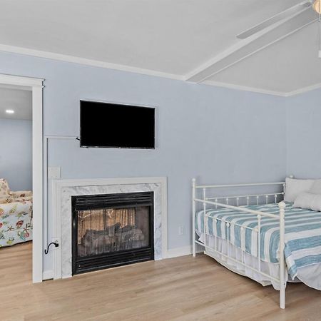 The Blue Lagoon Pine Knoll Shores Exterior foto